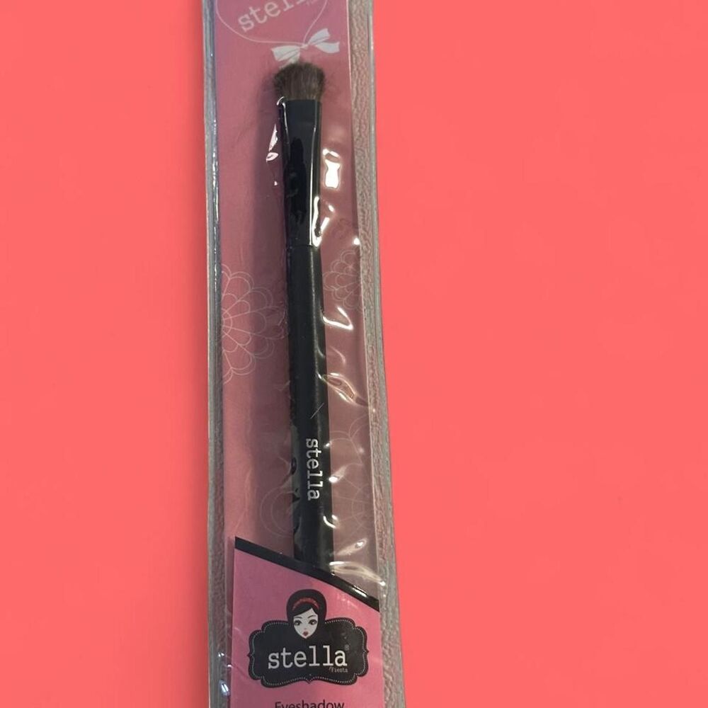 Stella Black and Pink Eyeshadow Brush